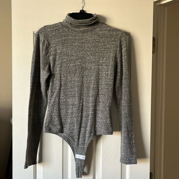 Madewell Tops - Madewell gray turtleneck long sleeved body suit size L